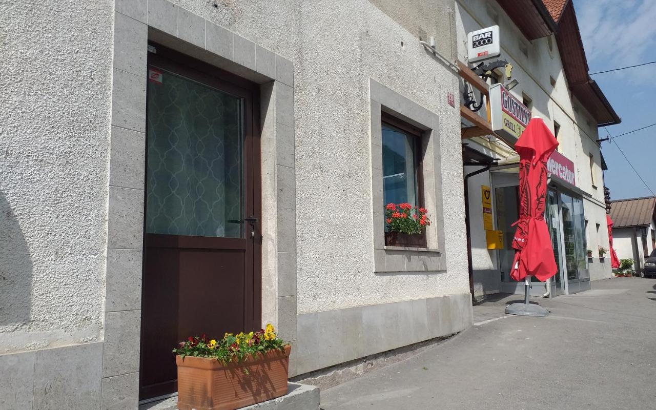 Apartamento Rezi Slap ob Idrijci Exterior foto